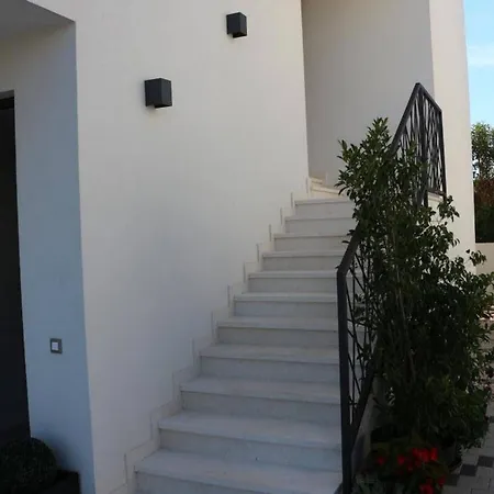 Marvi אוגייאן